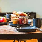 1br 2beds - Kleiner Privater Innenhof- Barrierefrei! -frisch Saniert - Mozart Eins *
