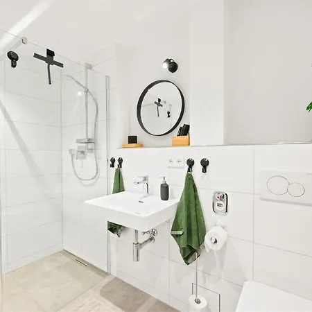 Frisch Saniertes Design-studio Mit Privatem Lichthof -barrierefrei ! - Waschmaschine Битигхайм-Биссинген