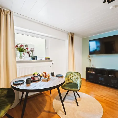 1br 2beds - Kleiner Privater Innenhof- Barrierefrei! -frisch Saniert - Mozart Eins 아파트 *